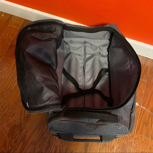 Herschel Supply Company Outfitter Wheelie Luggage 50L Raven Crosshatch AS IS - Picture 6 of 8